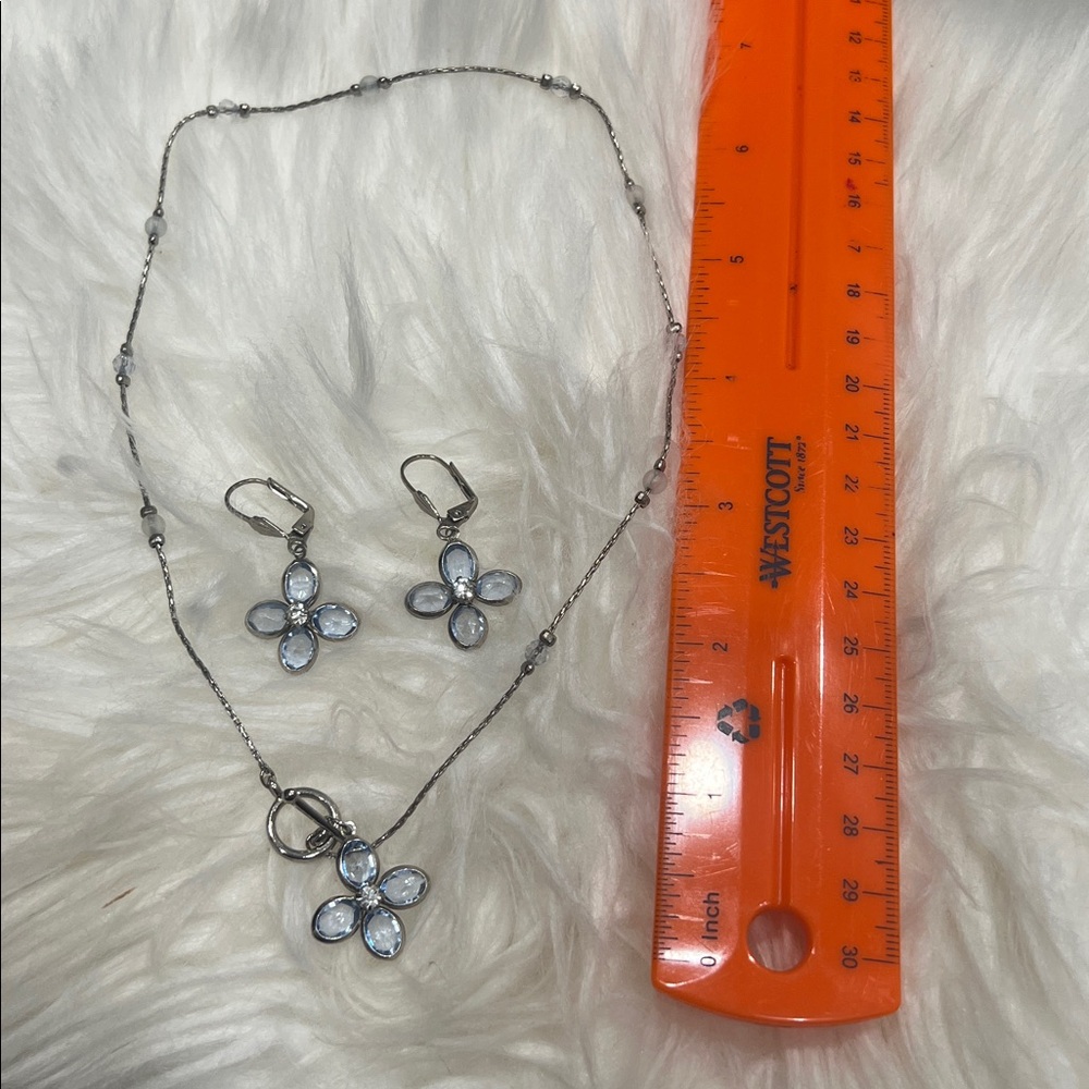 Vintage BLUE Crystal Flower Necklace Dangle and Pierced Earrings - Picture 3 of 9